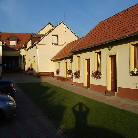 Szuts Panzio Bed and Breakfast Fertőrákos Buitenkant foto