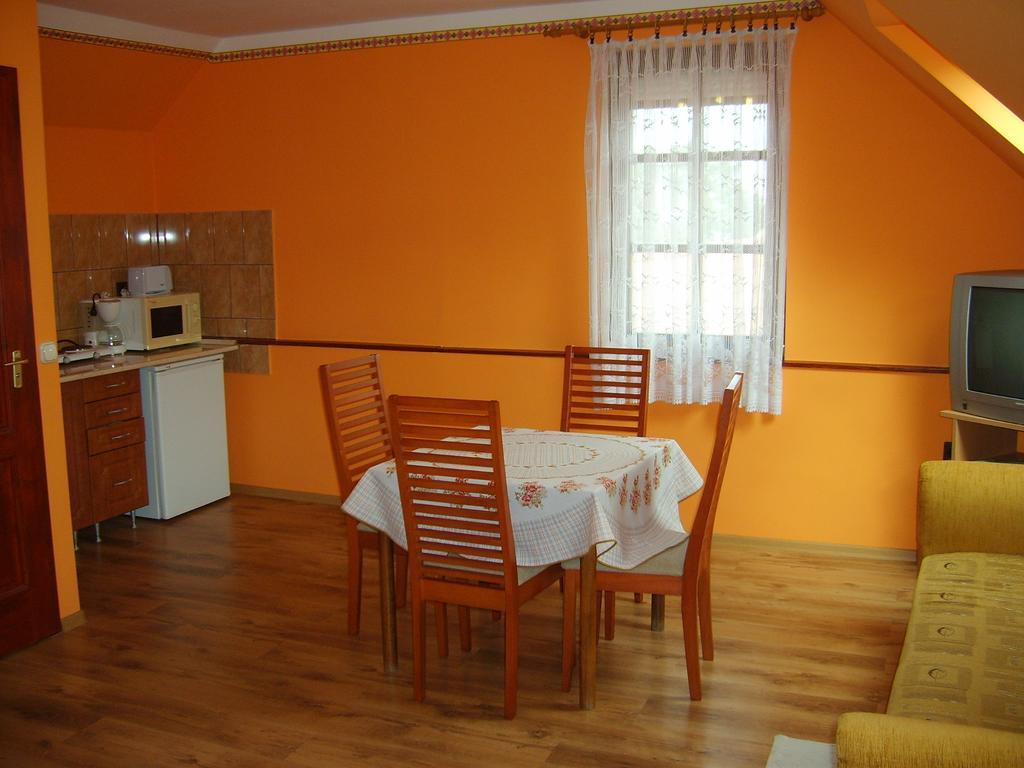 Szuts Panzio Bed and Breakfast Fertőrákos Kamer foto