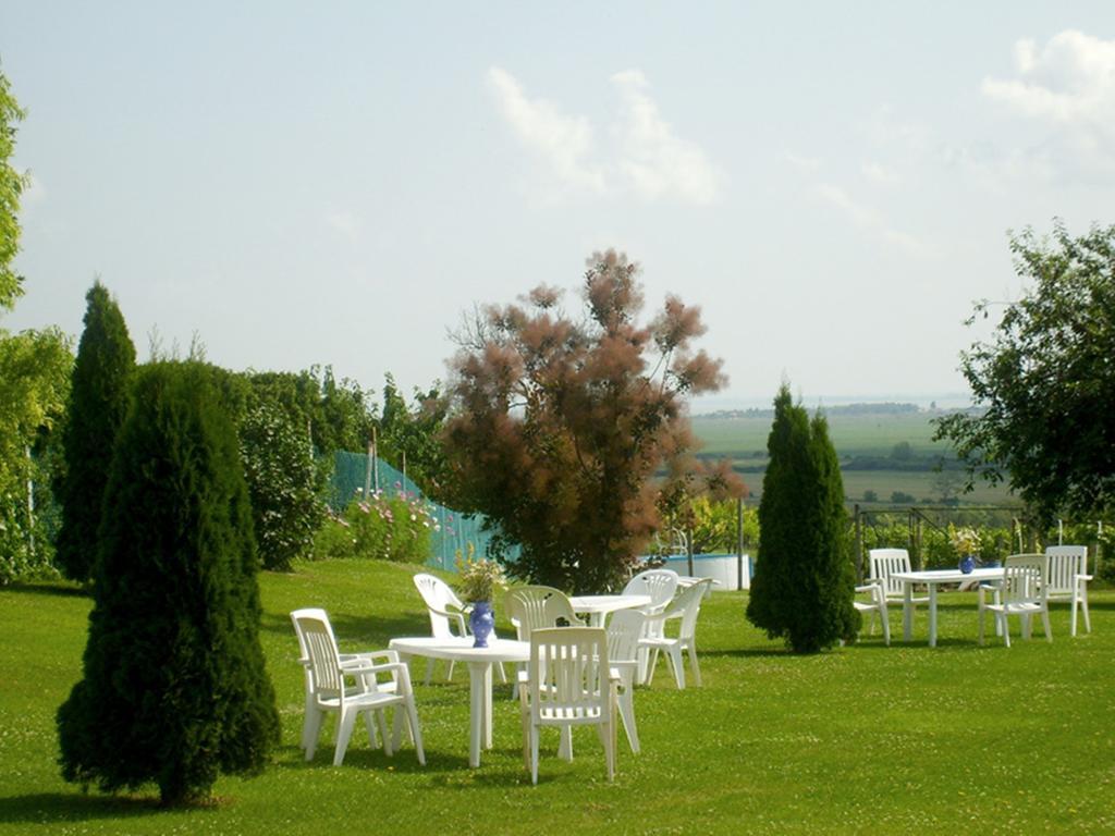Szuts Panzio Bed and Breakfast Fertőrákos Buitenkant foto