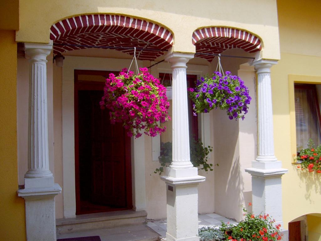 Szuts Panzio Bed and Breakfast Fertőrákos Buitenkant foto