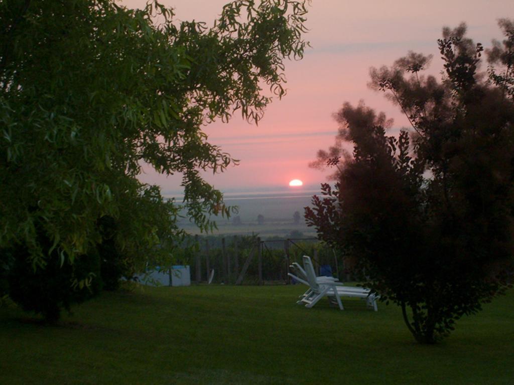 Szuts Panzio Bed and Breakfast Fertőrákos Buitenkant foto