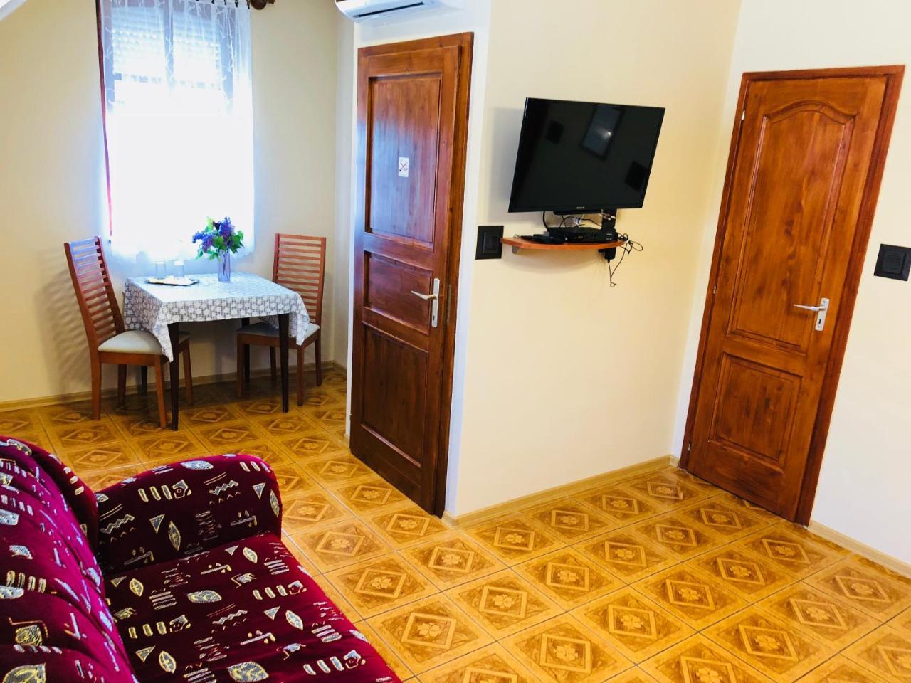 Szuts Panzio Bed and Breakfast Fertőrákos Buitenkant foto