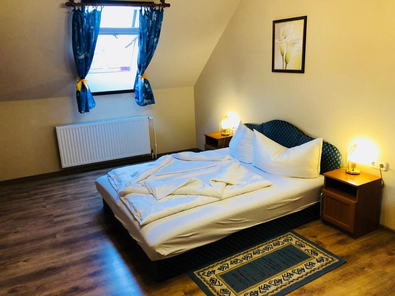 Szuts Panzio Bed and Breakfast Fertőrákos Buitenkant foto